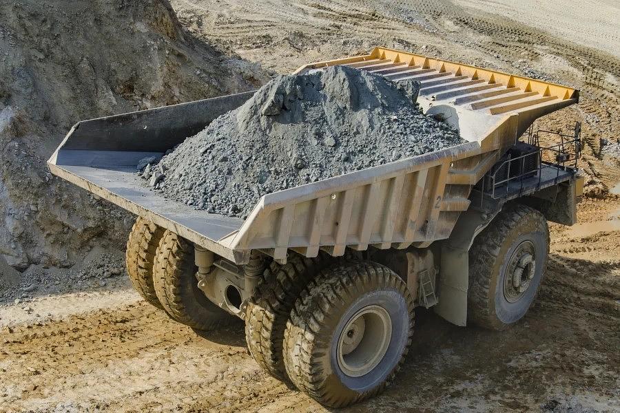 Largest Lifting & Earth Moving Machines